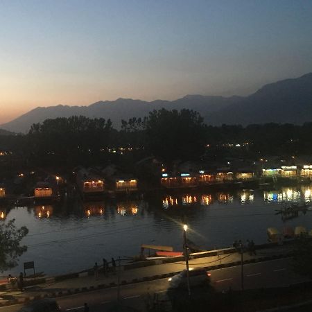 Shah Abbas Hotel At Dal Lake Srīnagar Eksteriør billede